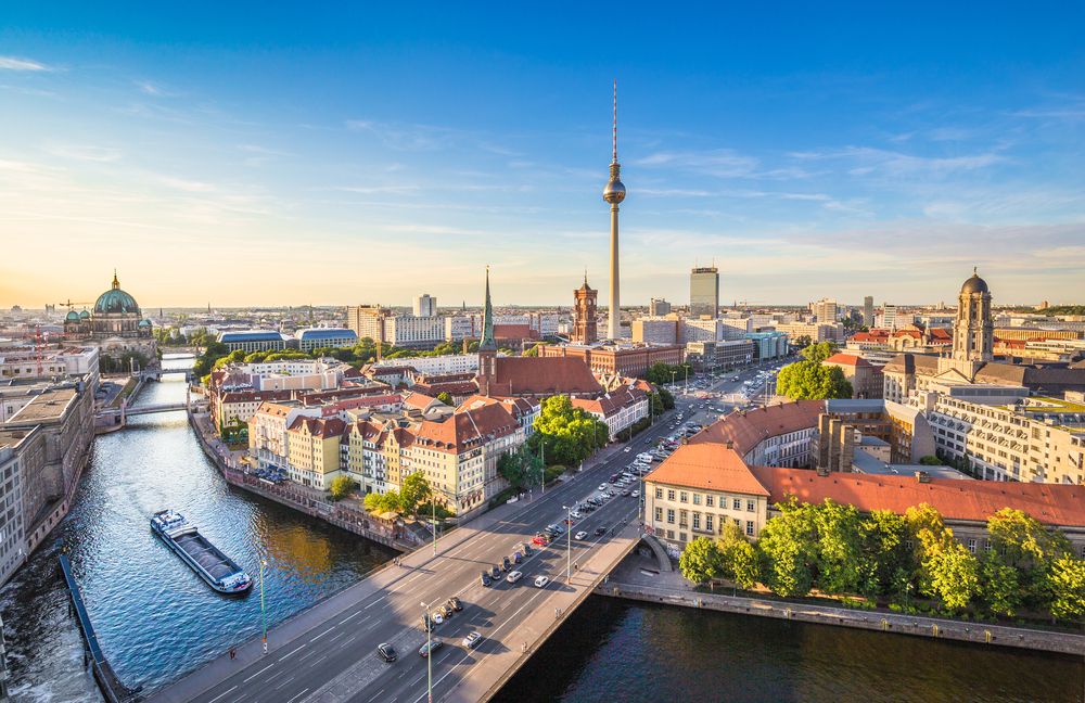 https://assets.mymaggie.ai/uploads/Berlin_Coverphoto_2f39afaa3e.jpg local