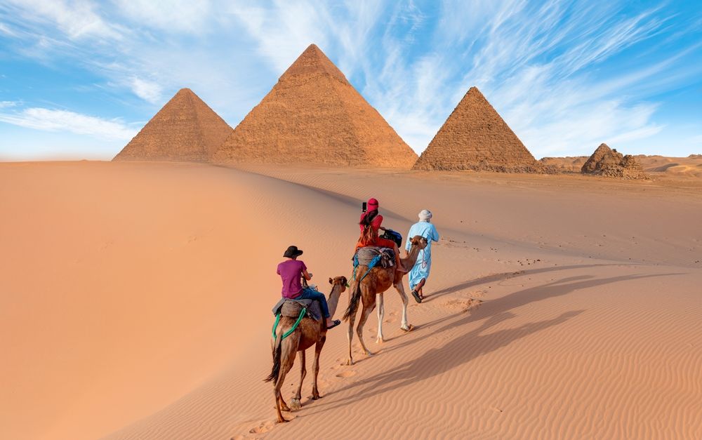 https://assets.mymaggie.ai/uploads/Cover_Cairo_9b288f232a.jpg local