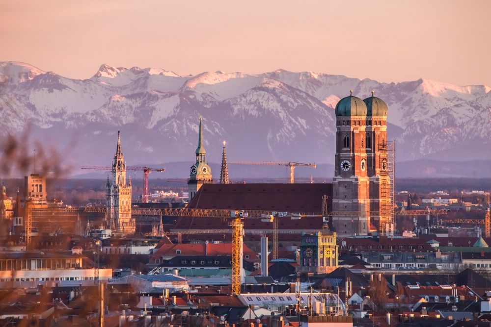https://assets.mymaggie.ai/uploads/Cover_Munich_4735b41bcb.jpg local
